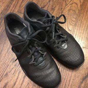 nike black shoes